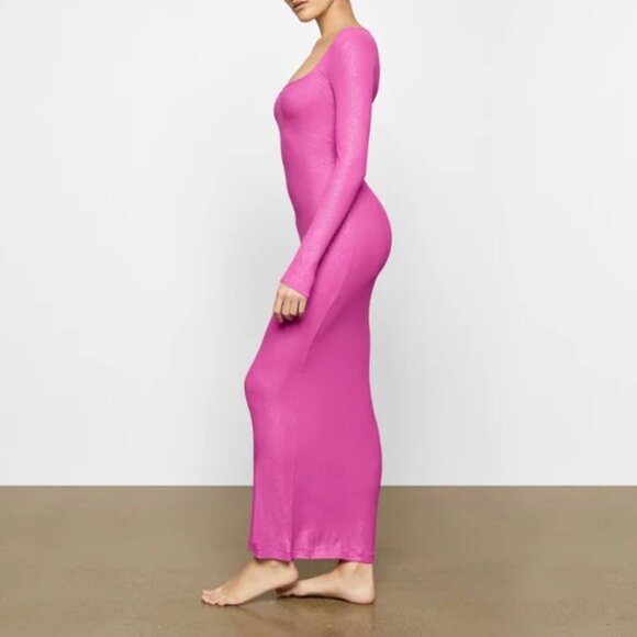 NWT size L SKIMS SOFT LOUNGE SHIMMER LONG SLEEVE DRESS IN FUCHSIA FOIL - Picture 10 of 12